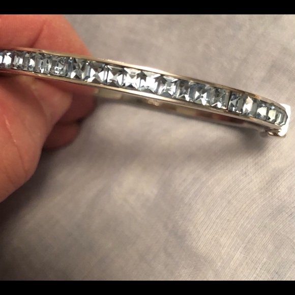 Beautiful bracelet with blue crystals. - Picture 4 of 8